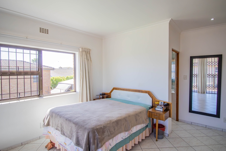 6 Bedroom Property for Sale in Myburgh Park Western Cape